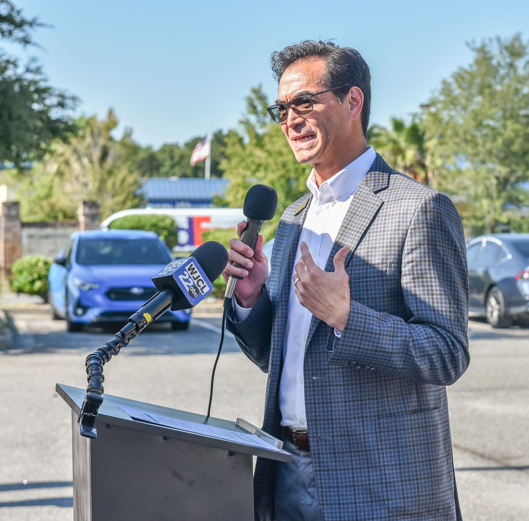 Gary Sanchez, Regional Director of External Affairs, AT&T Georgia, speaks at the opening ceremony prior to the Pooler laptop distribution event. 