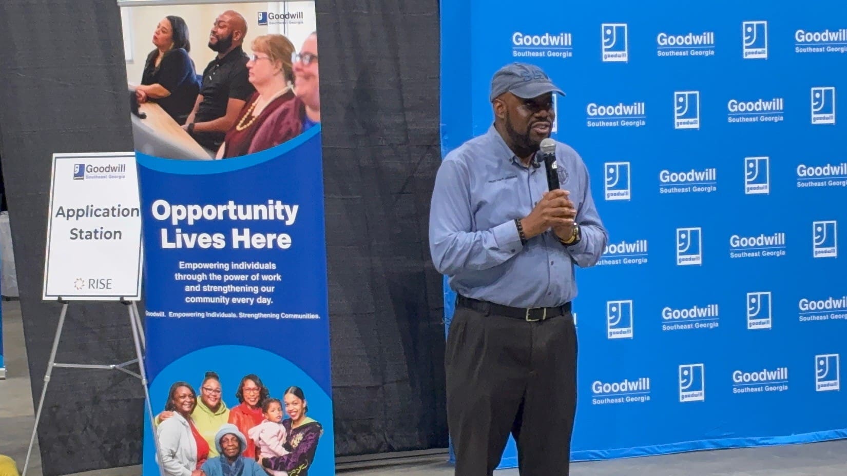 JobPalooza1 Van Johnson, Mayor of the City of Savannah, addresses jobseekers at RISE Job Palooza while standing outside the Application Station Powered by Goodwill Southeast Georgia.